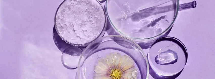 Skincare natural sau „plin de chimicale”?